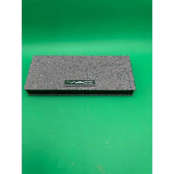 MAC Flashing Ice Extra Dimension Skinfinish Trio Medium Deep Palette - Picture 2 of 5